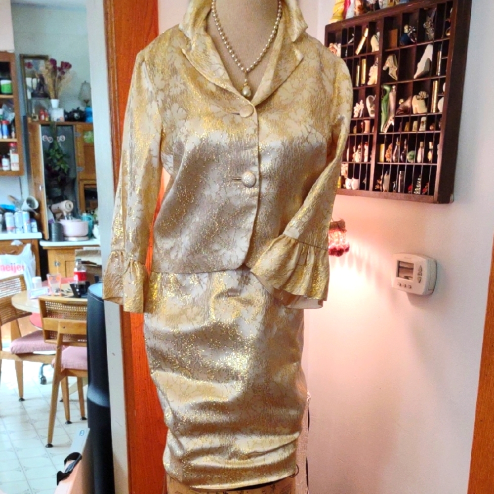 Elegant Vintage.Gold Skirt Set